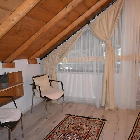 Clematis House Lodge *