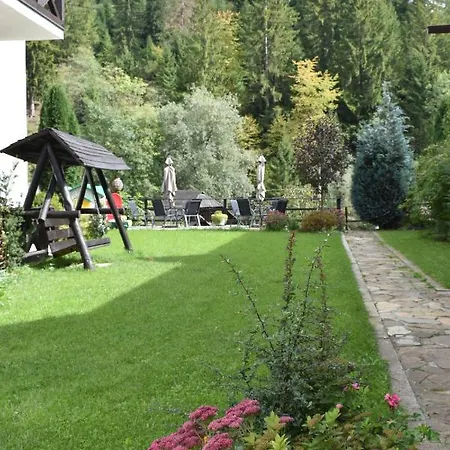 Lodge Clematis House Voronet